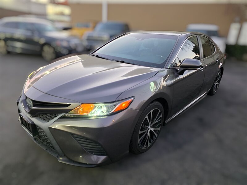 2018 Toyota Camry Hybrid SE  