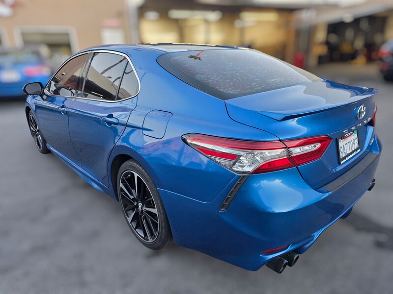 2018 Toyota Camry XSE photo 3