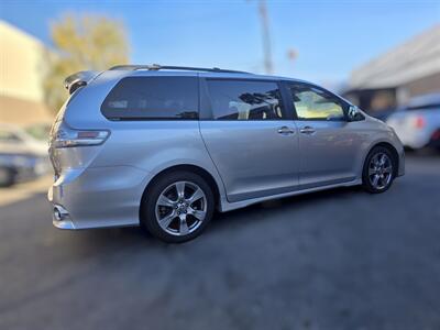 2019 Toyota Sienna SE 8-Passenger   - Photo 12 - Los Angeles, CA 90045