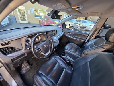 2019 Toyota Sienna SE 8-Passenger   - Photo 20 - Los Angeles, CA 90045
