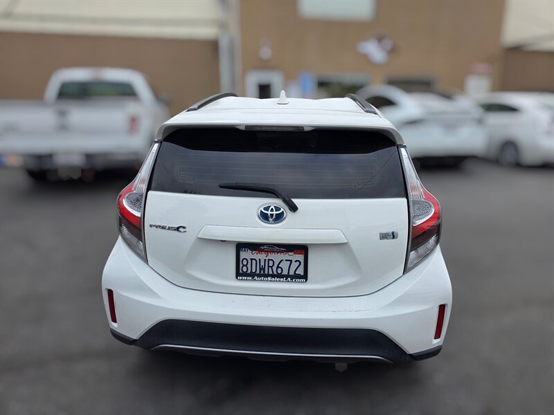 2018 Toyota Prius C One photo 4