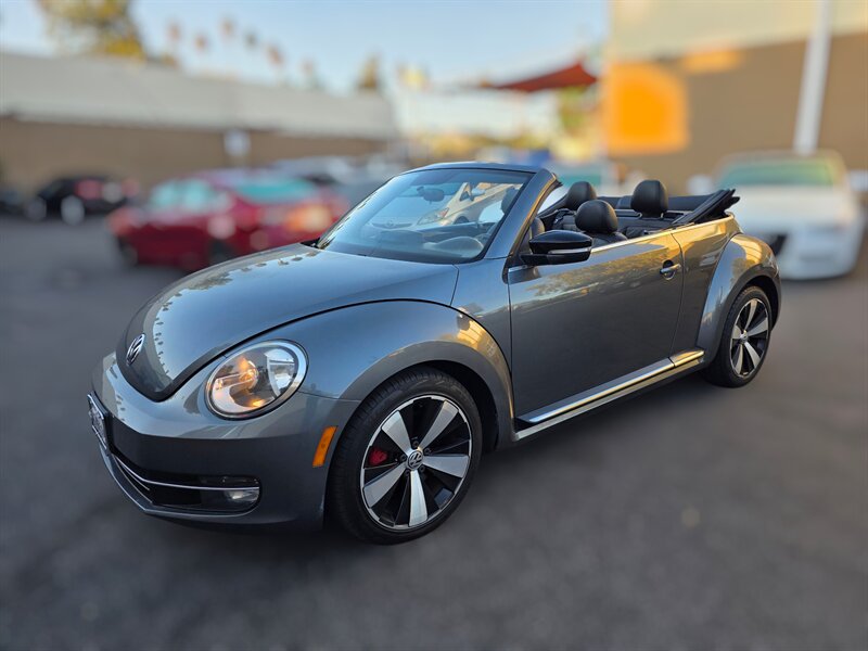 2013 Volkswagen Beetle Convertible Turbo photo 2