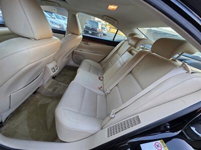 2015 Lexus ES 300h   - Photo 16 - Los Angeles, CA 90045