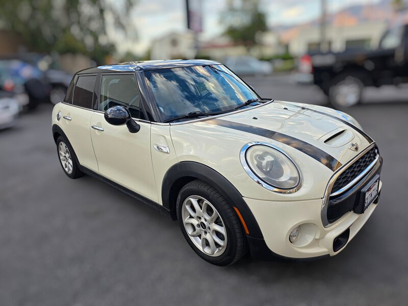 2015 Mini Cooper Hardtop S photo 2