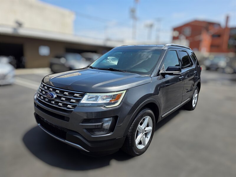 2016 Ford Explorer XLT - Photo 1 - Los Angeles, CA 90045