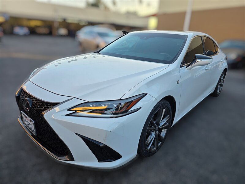 2019 Lexus ES F SPORT's photo