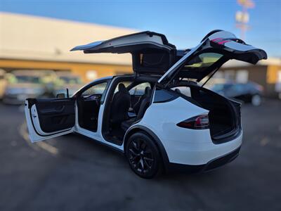 2022 Tesla Model X   - Photo 12 - Los Angeles, CA 90045