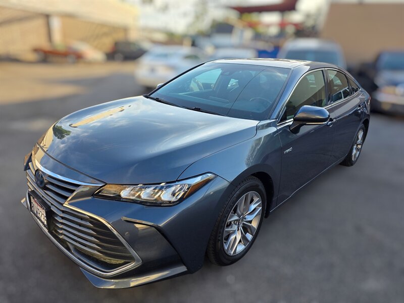 2019 Toyota Avalon XLE Hybrid's photo