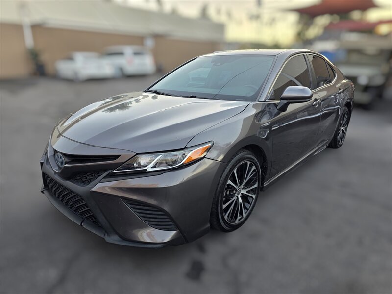 2020 Toyota Camry Hybrid SE  