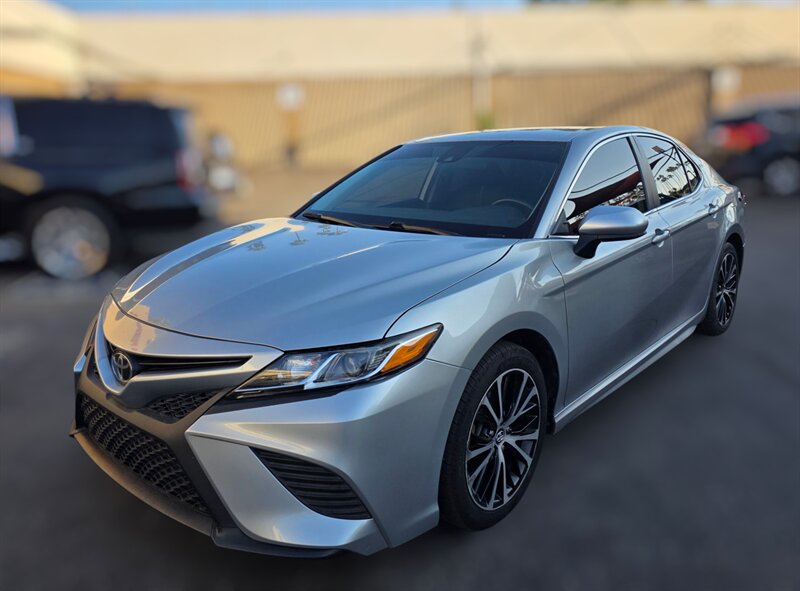 2020 Toyota Camry SE  