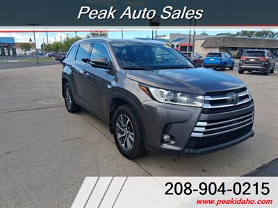 2019 Toyota Highlander XLE   - Photo 2 - Pocatello, ID 83201