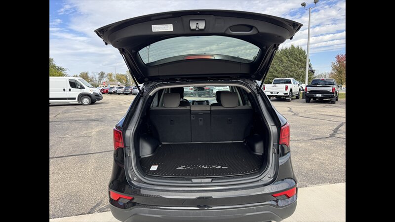 2018 Hyundai SANTA FE Sport 2.4L - Photo 19 - Spring Valley, MN 55975