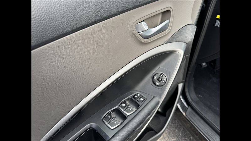 2018 Hyundai SANTA FE Sport 2.4L - Photo 7 - Spring Valley, MN 55975