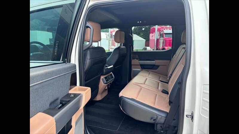 2021 Ford F-150 Lariat - Photo 11 - Spring Valley, MN 55975