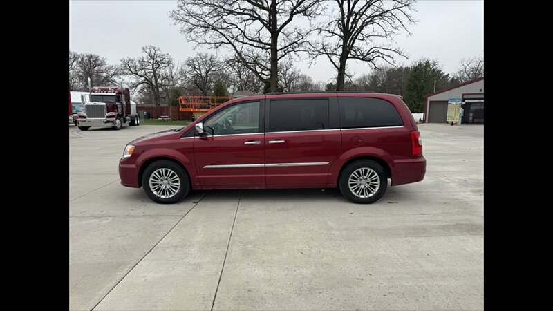 2015 Chrysler Town & Country Touring-L - Photo 3 - Spring Valley, MN 55975