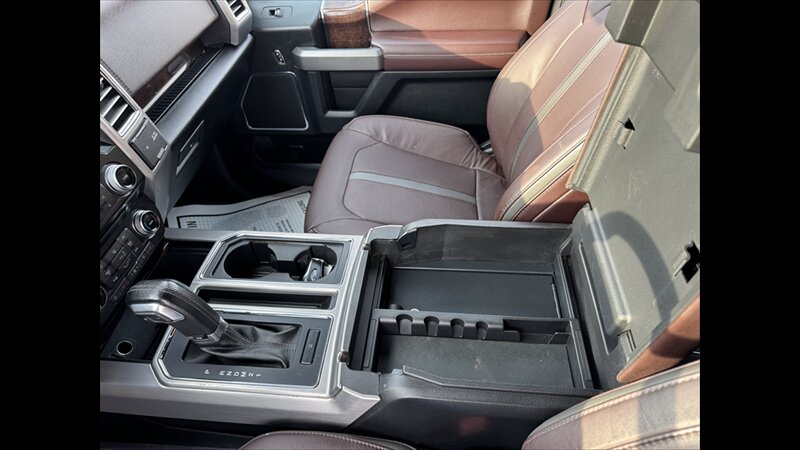 2016 Ford F-150 Platinum   - Photo 13 - Spring Valley, MN 55975