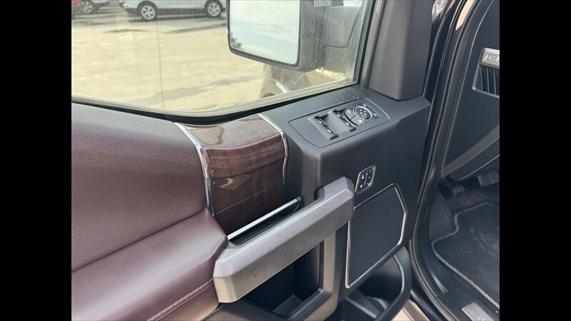 2016 Ford F-150 Platinum   - Photo 6 - Spring Valley, MN 55975