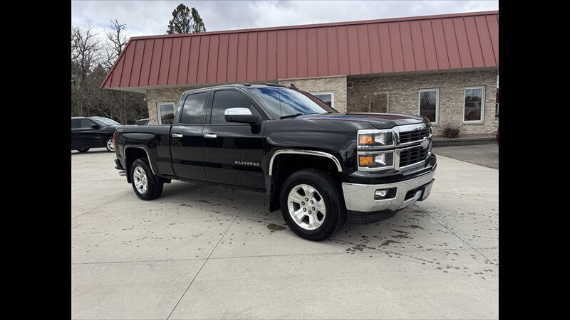 2015 Chevrolet Silverado 1500   - Photo 1 - Spring Valley, MN 55975