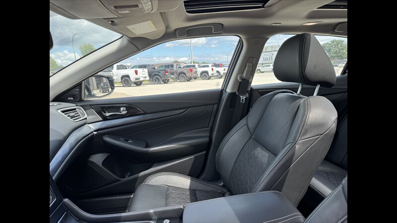 2021 Nissan Maxima 3.5 Platinum - Photo 14 - Spring Valley, MN 55975