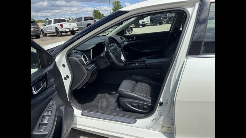 2021 Nissan Maxima 3.5 Platinum - Photo 7 - Spring Valley, MN 55975
