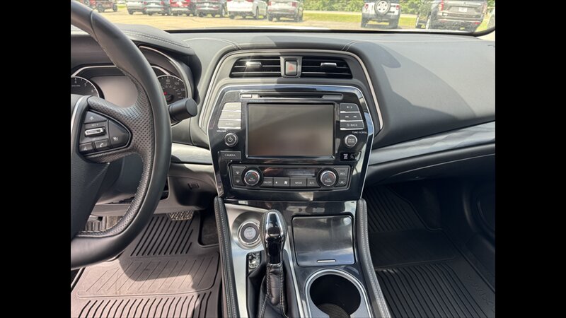 2021 Nissan Maxima 3.5 Platinum - Photo 12 - Spring Valley, MN 55975
