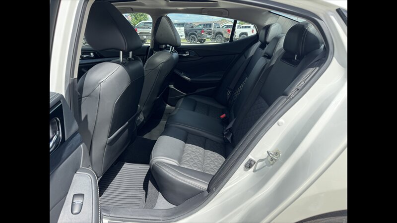2021 Nissan Maxima 3.5 Platinum - Photo 16 - Spring Valley, MN 55975