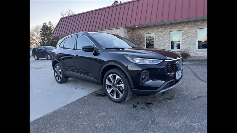 2024 Ford Escape Platinum   - Photo 1 - Spring Valley, MN 55975