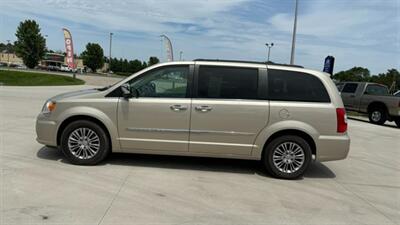 2015 Chrysler Town & Country Touring-L   - Photo 8 - Spring Valley, MN 55975