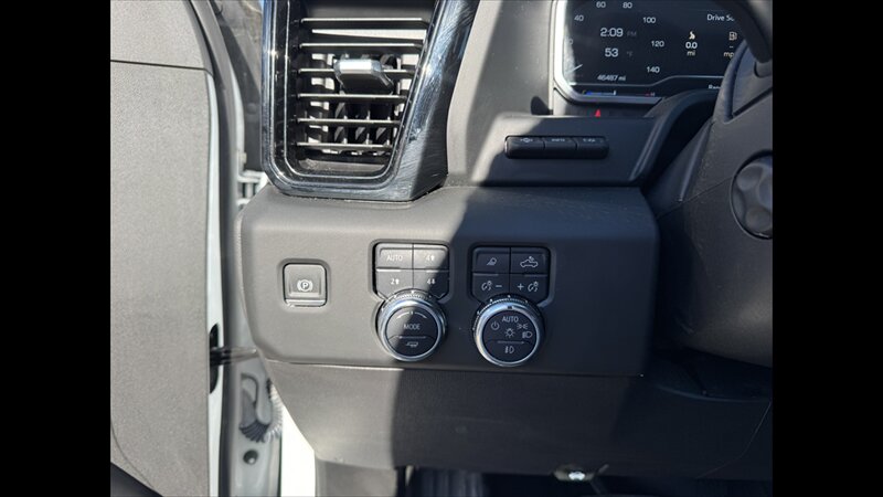 2024 GMC Sierra 1500 AT4 - Photo 8 - Spring Valley, MN 55975