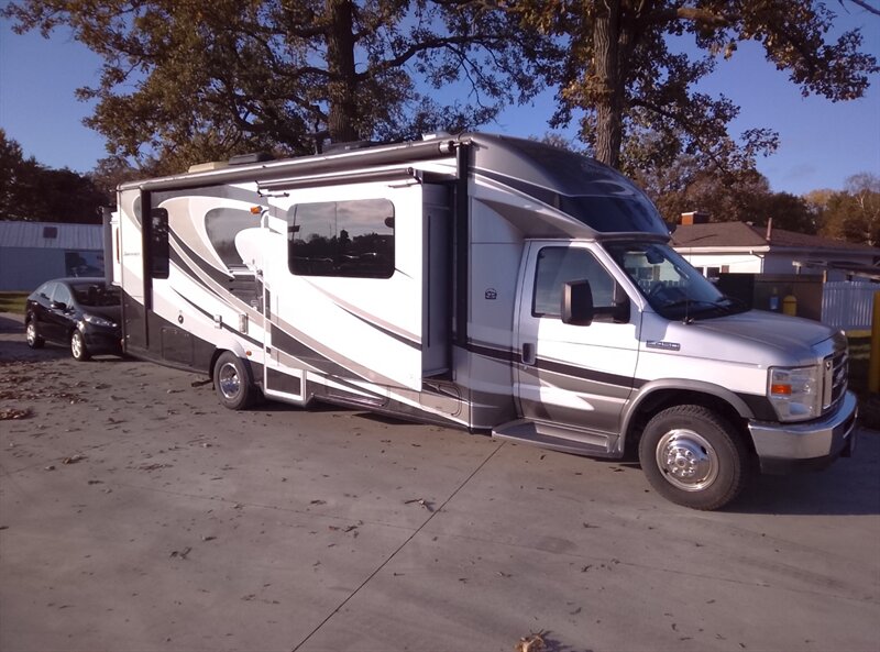 2015 FOREST RIVER SUNSEEKER MH   - Photo 1 - Spring Valley, MN 55975