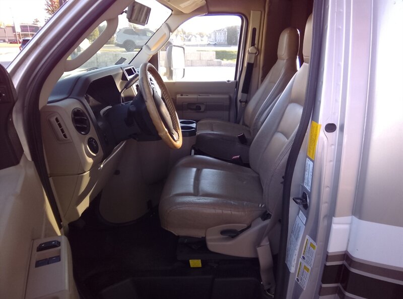 2015 FOREST RIVER SUNSEEKER MH - Photo 12 - Spring Valley, MN 55975
