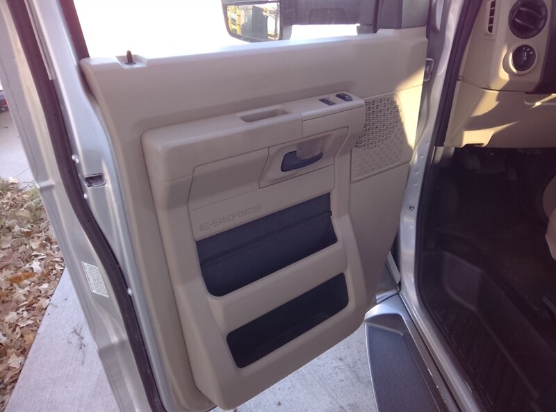 2015 FOREST RIVER SUNSEEKER MH - Photo 11 - Spring Valley, MN 55975