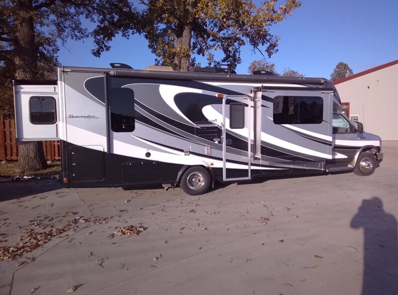 2015 FOREST RIVER SUNSEEKER MH - Photo 10 - Spring Valley, MN 55975