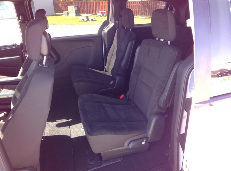 2018 Dodge Grand Caravan SE Plus - Photo 10 - Spring Valley, MN 55975