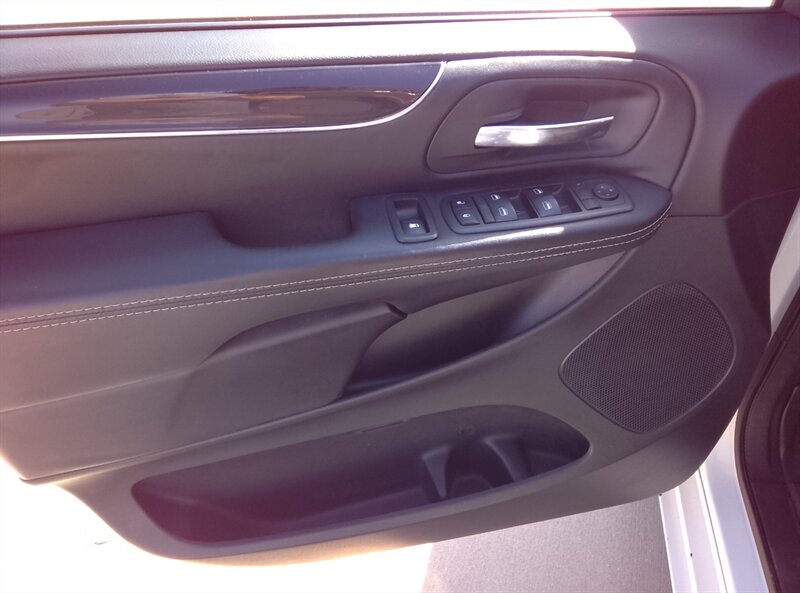 2018 Dodge Grand Caravan SE Plus - Photo 9 - Spring Valley, MN 55975