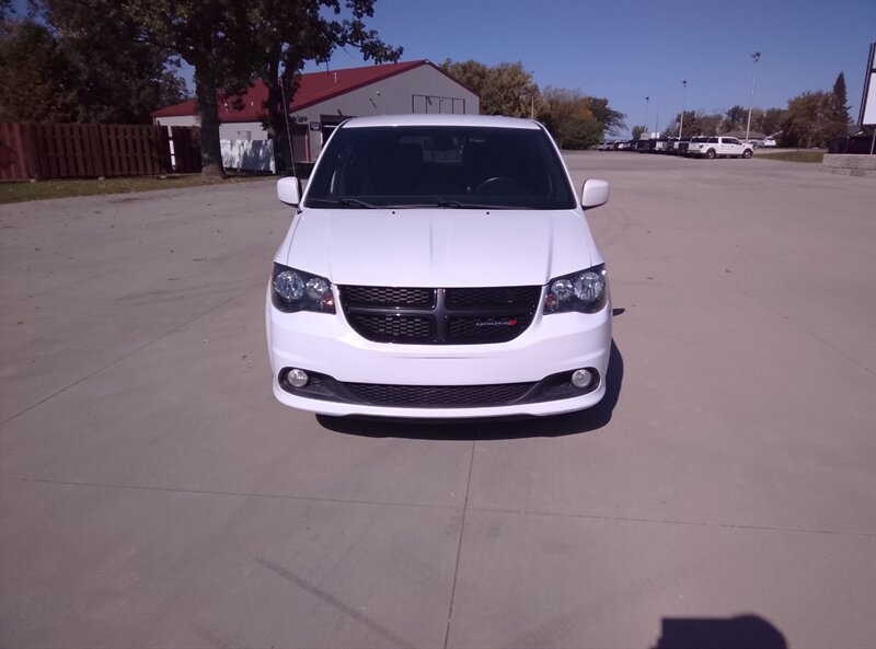 2018 Dodge Grand Caravan SE Plus - Photo 4 - Spring Valley, MN 55975