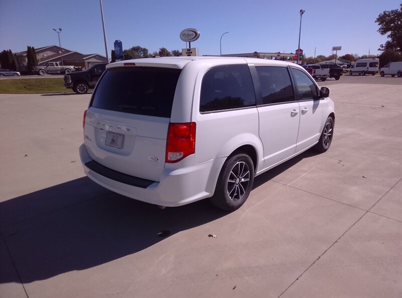 2018 Dodge Grand Caravan SE Plus - Photo 6 - Spring Valley, MN 55975