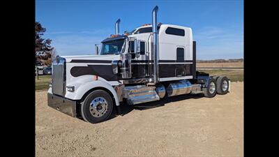 2021 KENWORTH W900   - Photo 2 - Spring Valley, MN 55975