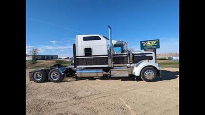 2021 KENWORTH W900   - Photo 1 - Spring Valley, MN 55975