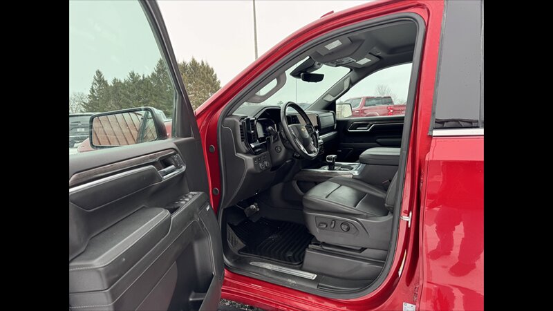 2024 Chevrolet Silverado 1500 LTZ - Photo 7 - Spring Valley, MN 55975