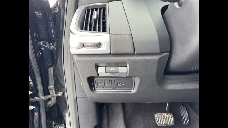 2020 Jaguar E-PACE P250 SE - Photo 11 - Spring Valley, MN 55975