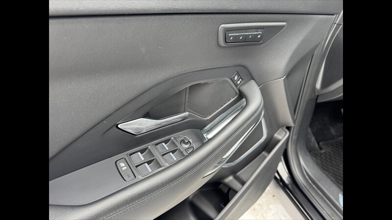 2020 Jaguar E-PACE P250 SE - Photo 8 - Spring Valley, MN 55975