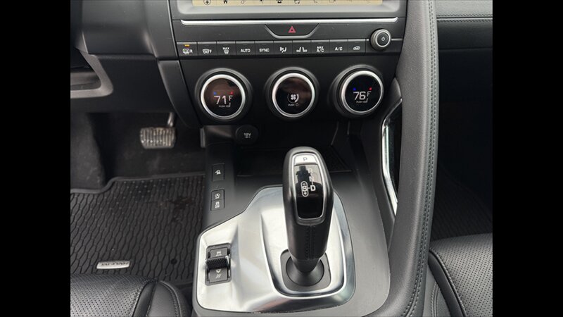 2020 Jaguar E-PACE P250 SE - Photo 15 - Spring Valley, MN 55975