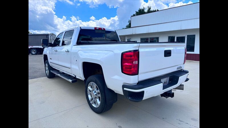 2019 Chevrolet Silverado 2500 High Country - Photo 7 - Spring Valley, MN 55975