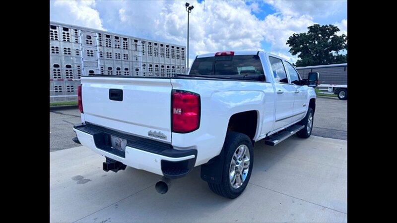 2019 Chevrolet Silverado 2500 High Country - Photo 6 - Spring Valley, MN 55975