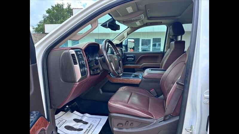 2019 Chevrolet Silverado 2500 High Country - Photo 11 - Spring Valley, MN 55975