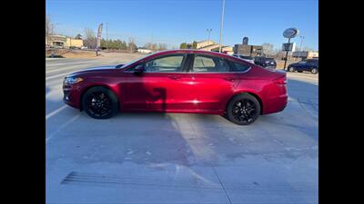 2020 Ford Fusion SE   - Photo 2 - Spring Valley, MN 55975