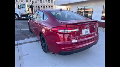 2020 Ford Fusion SE   - Photo 7 - Spring Valley, MN 55975