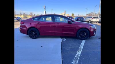 2020 Ford Fusion SE   - Photo 1 - Spring Valley, MN 55975