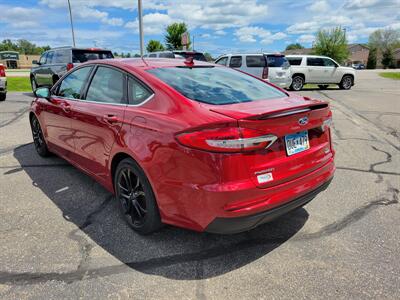 2020 Ford Fusion SE   - Photo 5 - Spring Valley, MN 55975